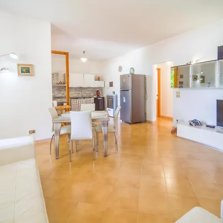 Сasa de vacaciones 2 Bedroom Cozy In