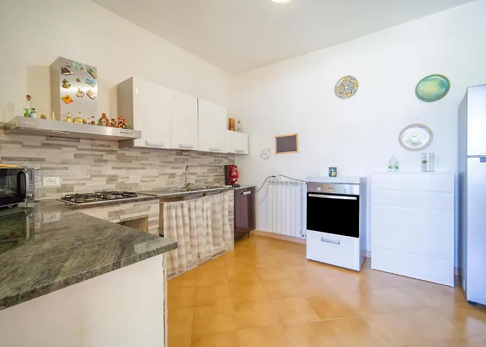 2 Bedroom Amazing In Σπίτι διακοπών *